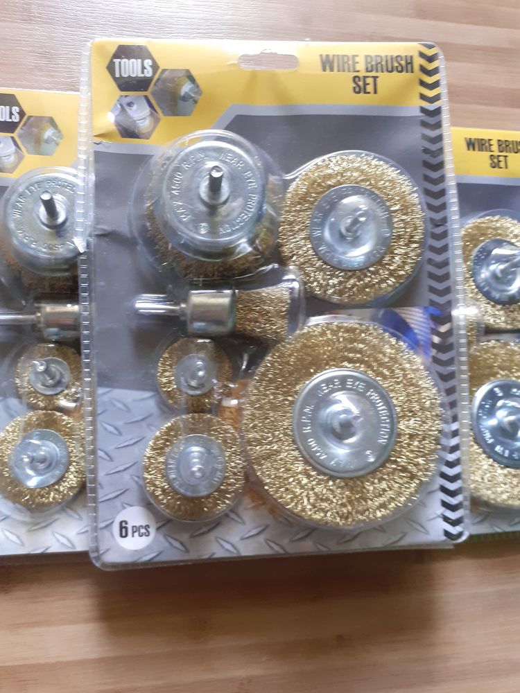 Set de 6 brosses m�talliques pour poncer decaper NEUF 10 Lens (62)