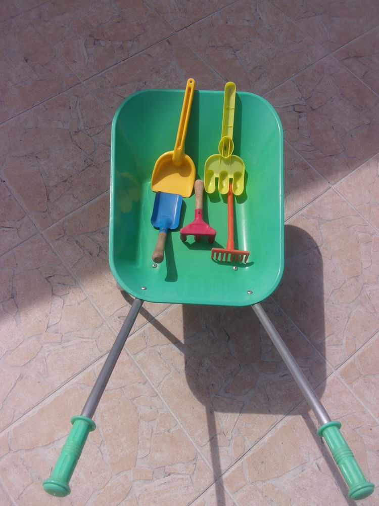 BROUETTE ENFANT AVEC ACCESSOIRES 20 Cosne-Cours-sur-Loire (58)