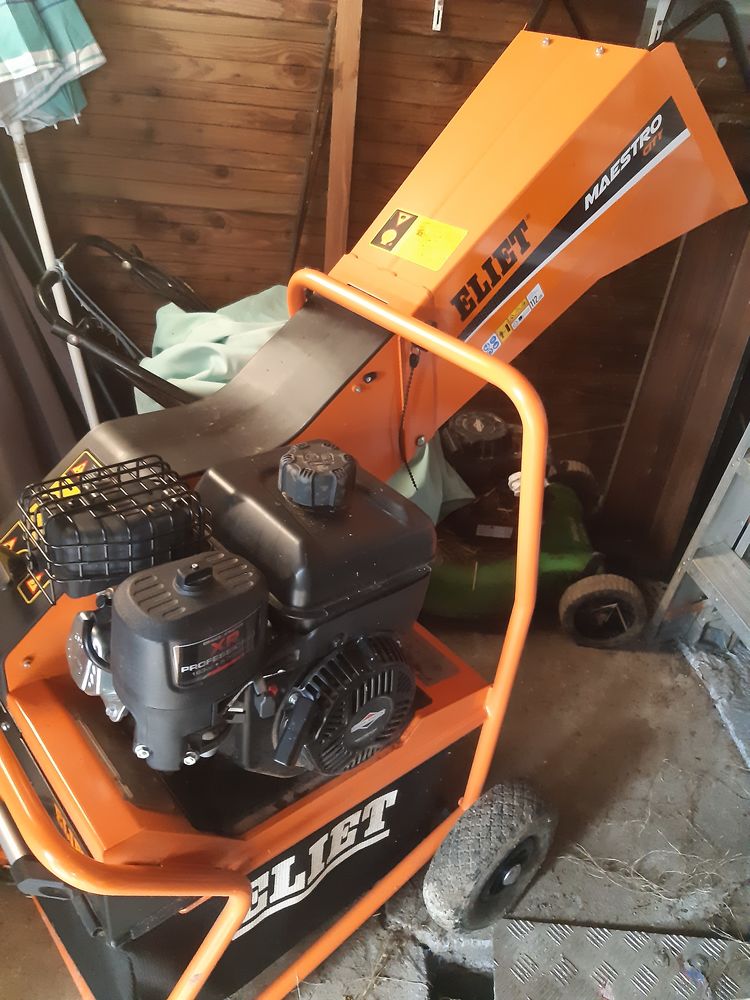 � vendre broyeur de branches de marque  ELIET MAESTRO 900 Tours (37)