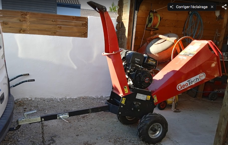 BROYEUR DE BRANCHES ET VEGETEAUX  15 CV 975 Saint-Gilles-Croix-de-Vie (85)