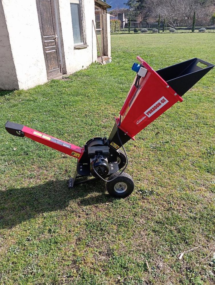 Broyeur �lectrique de branches 500 Est�nos (31)