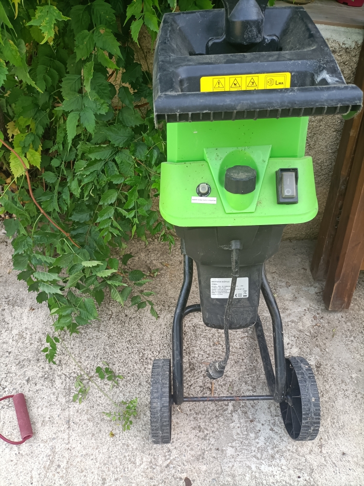 broyeur � feuilles 70 Peyruis (04)