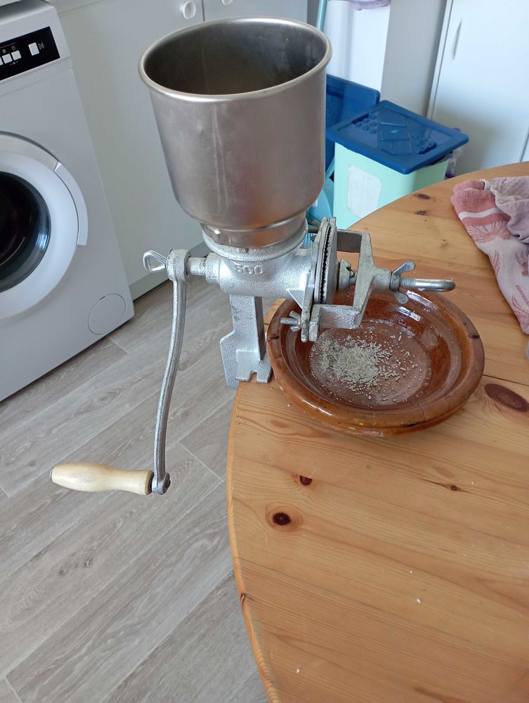 broyeur a grain manuel 60 Margny-l�s-Compi�gne (60)