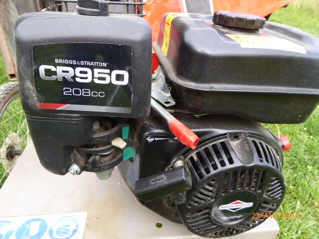 broyeur v�g�taux et branchage jusqu'au 50 mm de diam�tre,
650 Saint-Rustice (31)