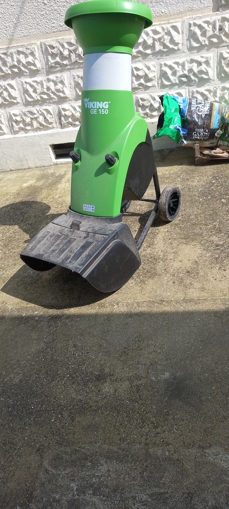 Broyeur de v�g�taux Viking 
puissance : 2,1 kw
Achet� 450 � 260 Neuville Les Dieppe (76)