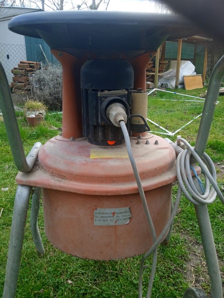 Broyeur de v�g�taux 80 �pinac (71)