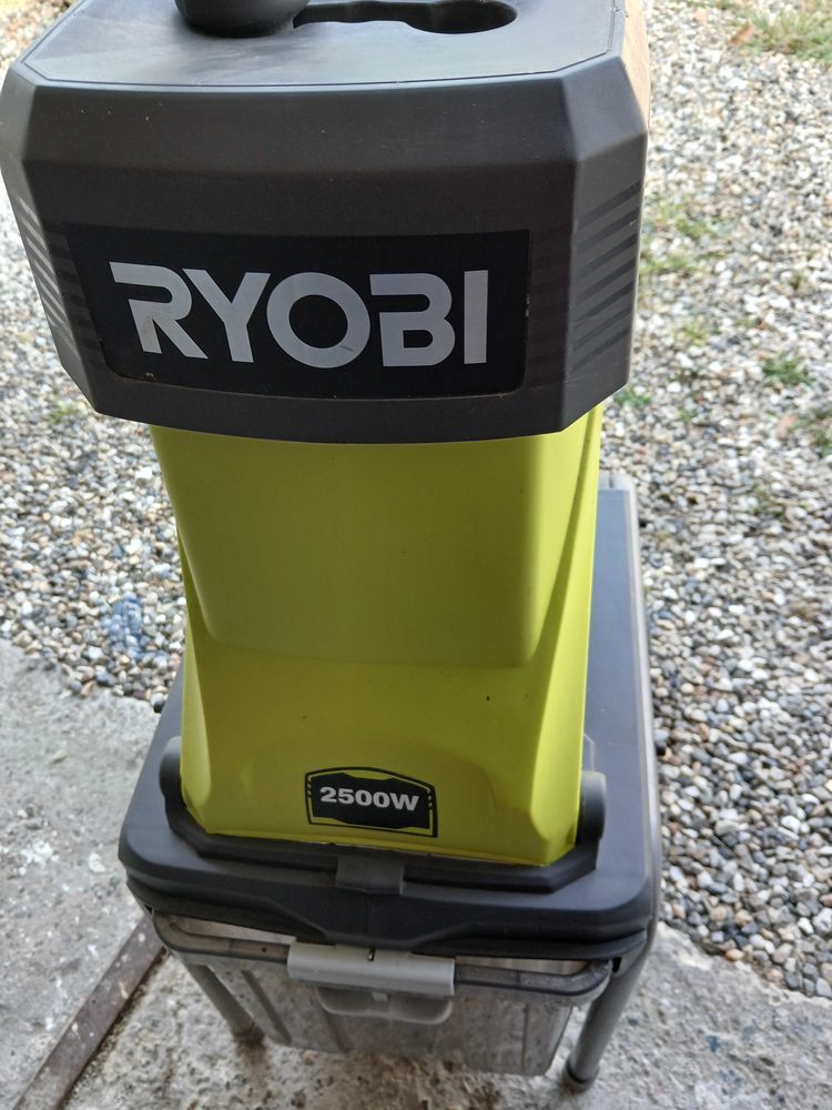 broyeur v�g�taux 130 Auros (33)