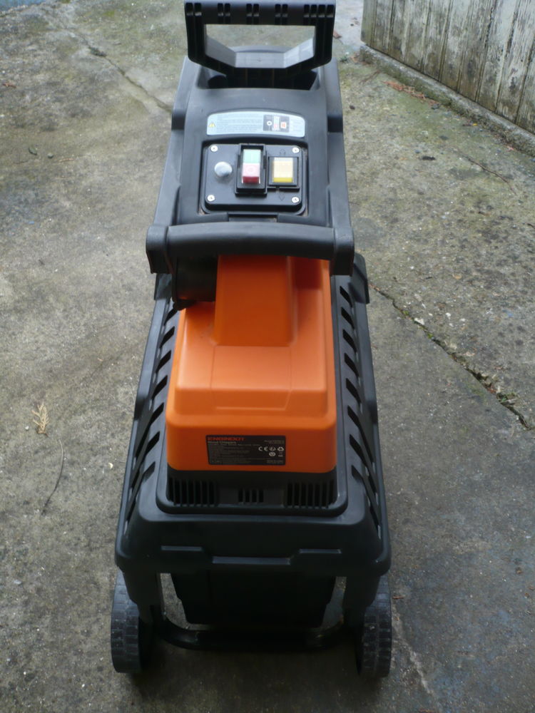 BROYEUR   DE VEGETAUX 100 H�nouville (76)