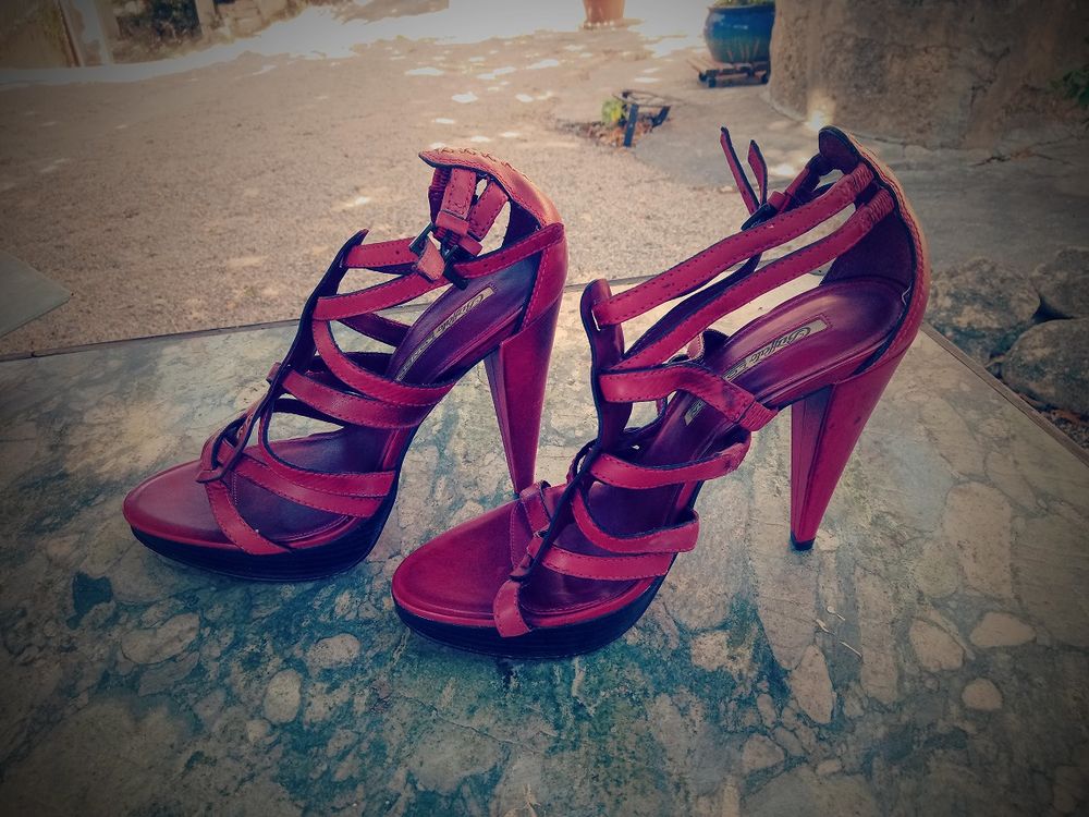 Buffalo London (sandales  Bordeau ) en 40 50 Istres (13)