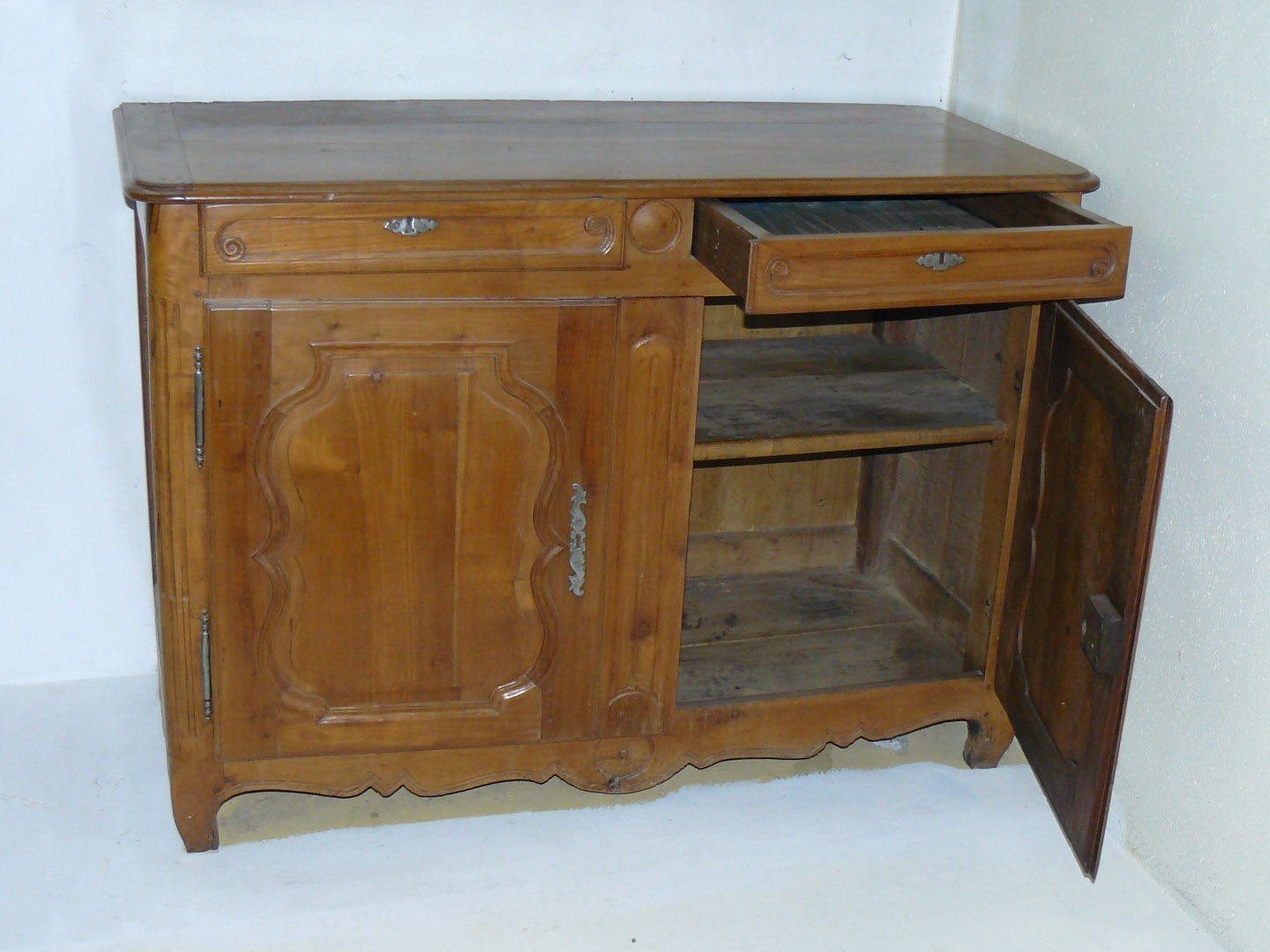 Buffet ancien en bois avec tiroir et placard 300 Longjumeau (91)