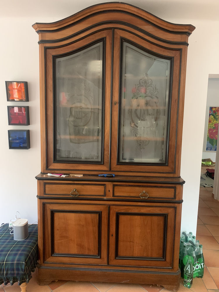 Buffet ancien en bois massif avec vitrine grav�e 0 Saint-Cyr-sur-Mer (83)