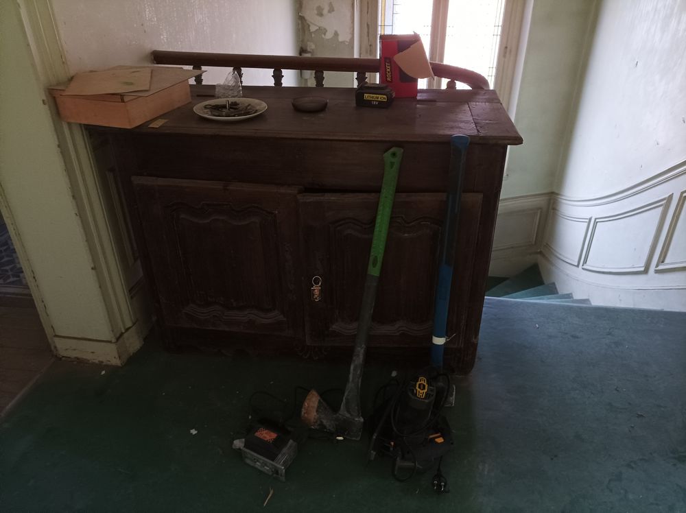 un buffet ancien en bonne �tat. 50 Neuilly-sur-Seine (92)