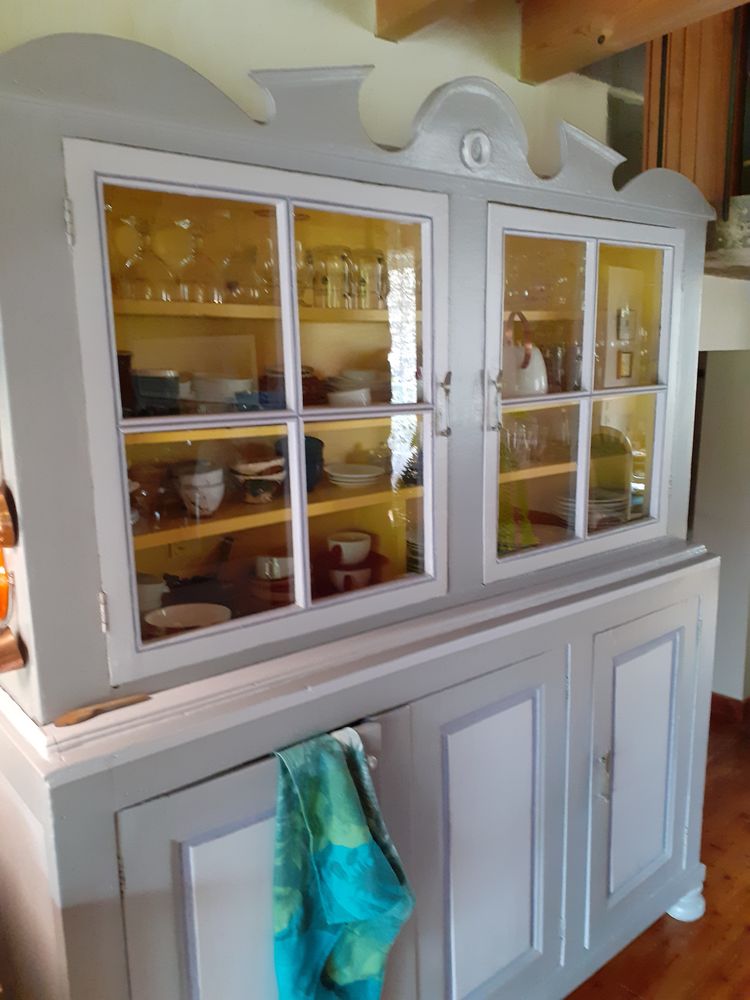 Buffet auvergnat en ch�ne massif 800 Joserand (63)