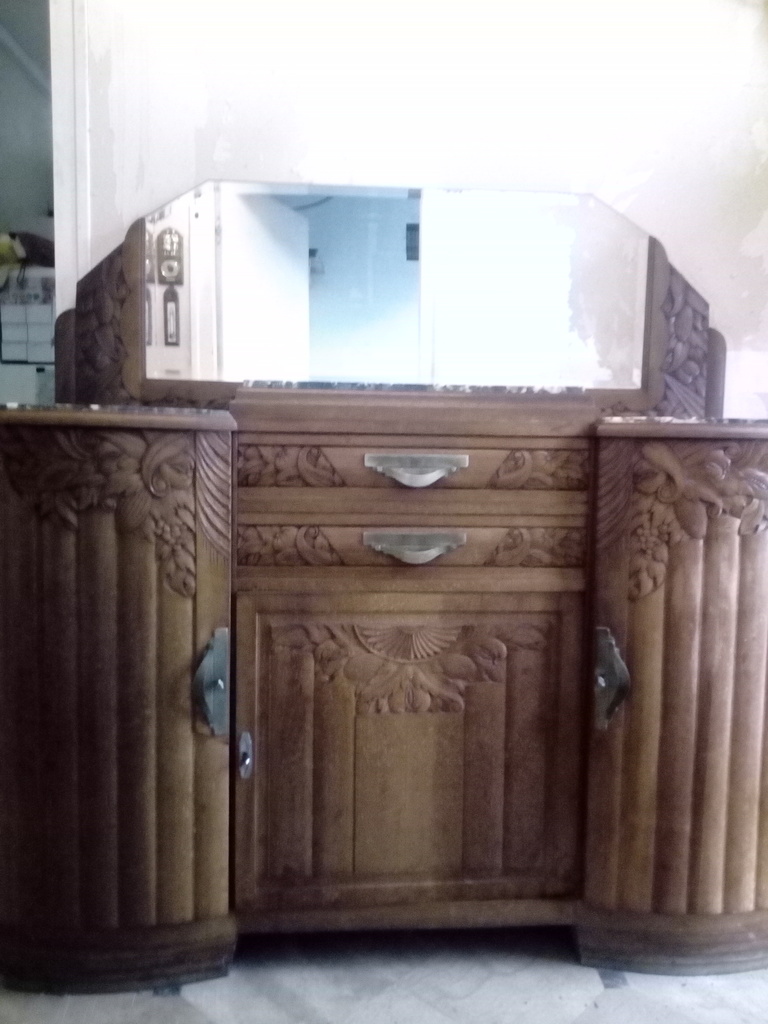 Buffet en bois avec miroir sculpt� et ballon d'eau chaude 0 Longnes (78)