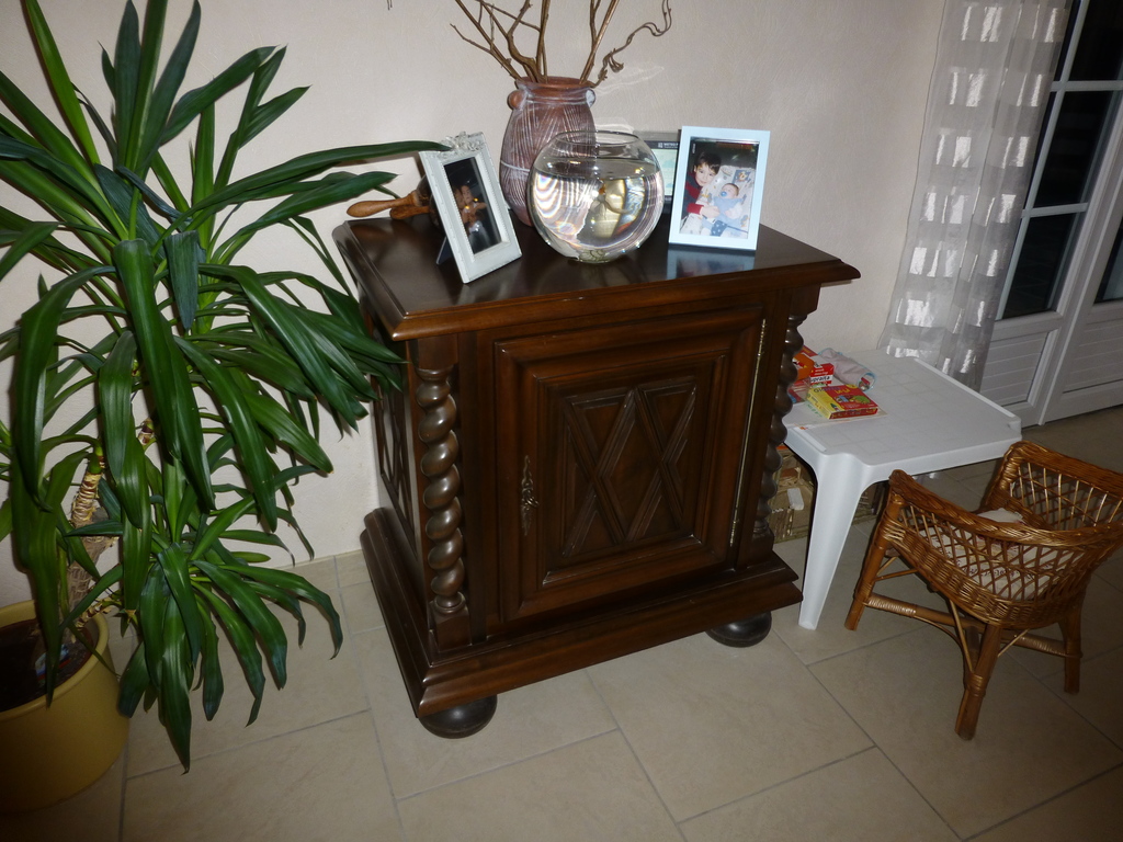 Buffet en bois marron sculpt� 300 La Cr�che (79)