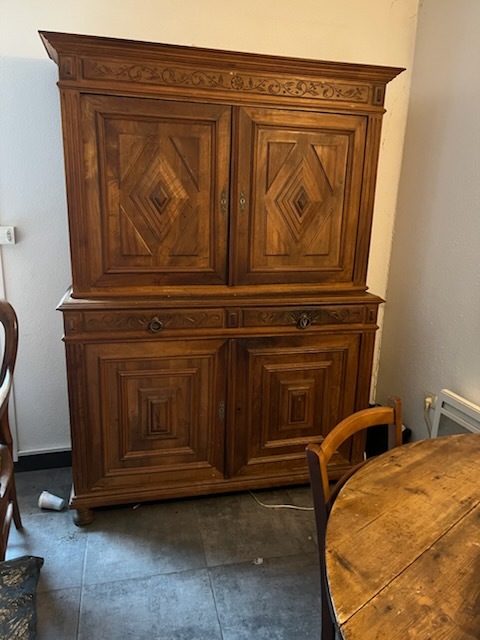 Buffet en bois sculpt� � deux �tages 100 Marseillan (34)
