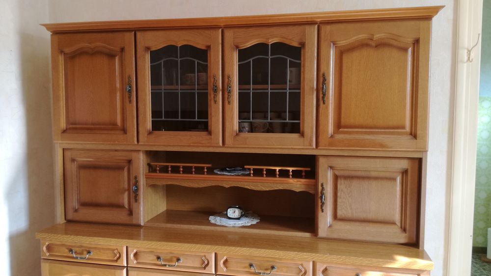 Buffet en bois.
70 Haguenau (67)