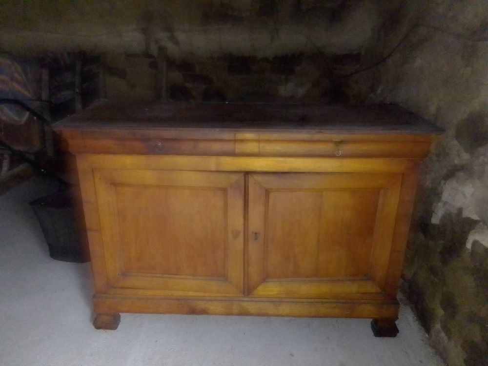 buffet campagnard en excellent �tat 120 Saint-Symphorien-sur-Couze (87)