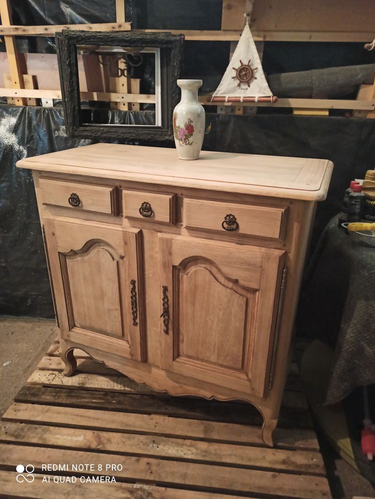 Buffet ch�ne massif tr�s bon �tat. 150 Saint-Gr�goire (35)