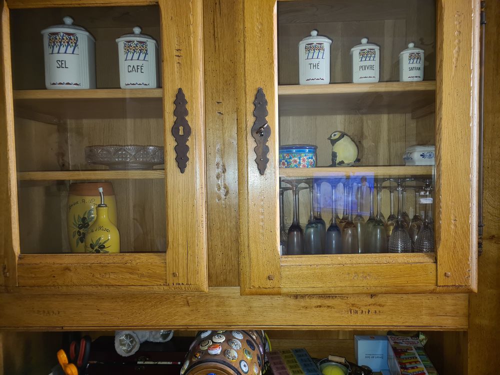 Buffet  2 corps moderne  tout ch�ne massif, 0 Beausoleil (06)