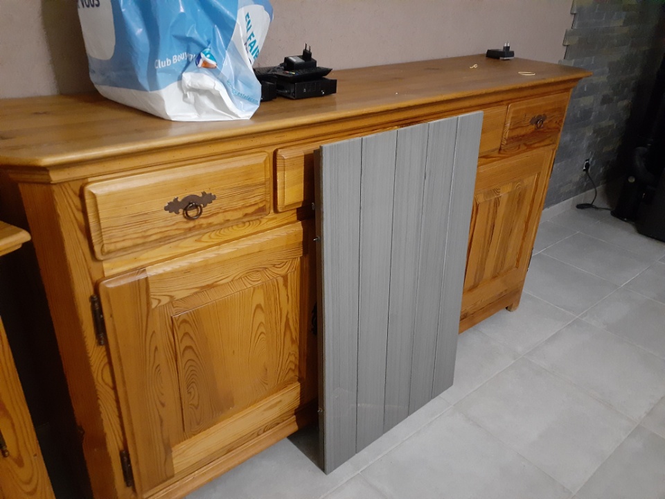 Buffet pin excellent �tat 600 Saint-Denis-les-Ponts (28)
