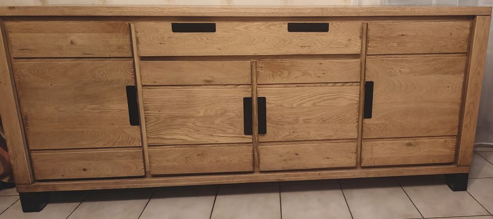 Buffet grosse contenance. Sobri�t�. �l�gance. 580 Pontmain (53)