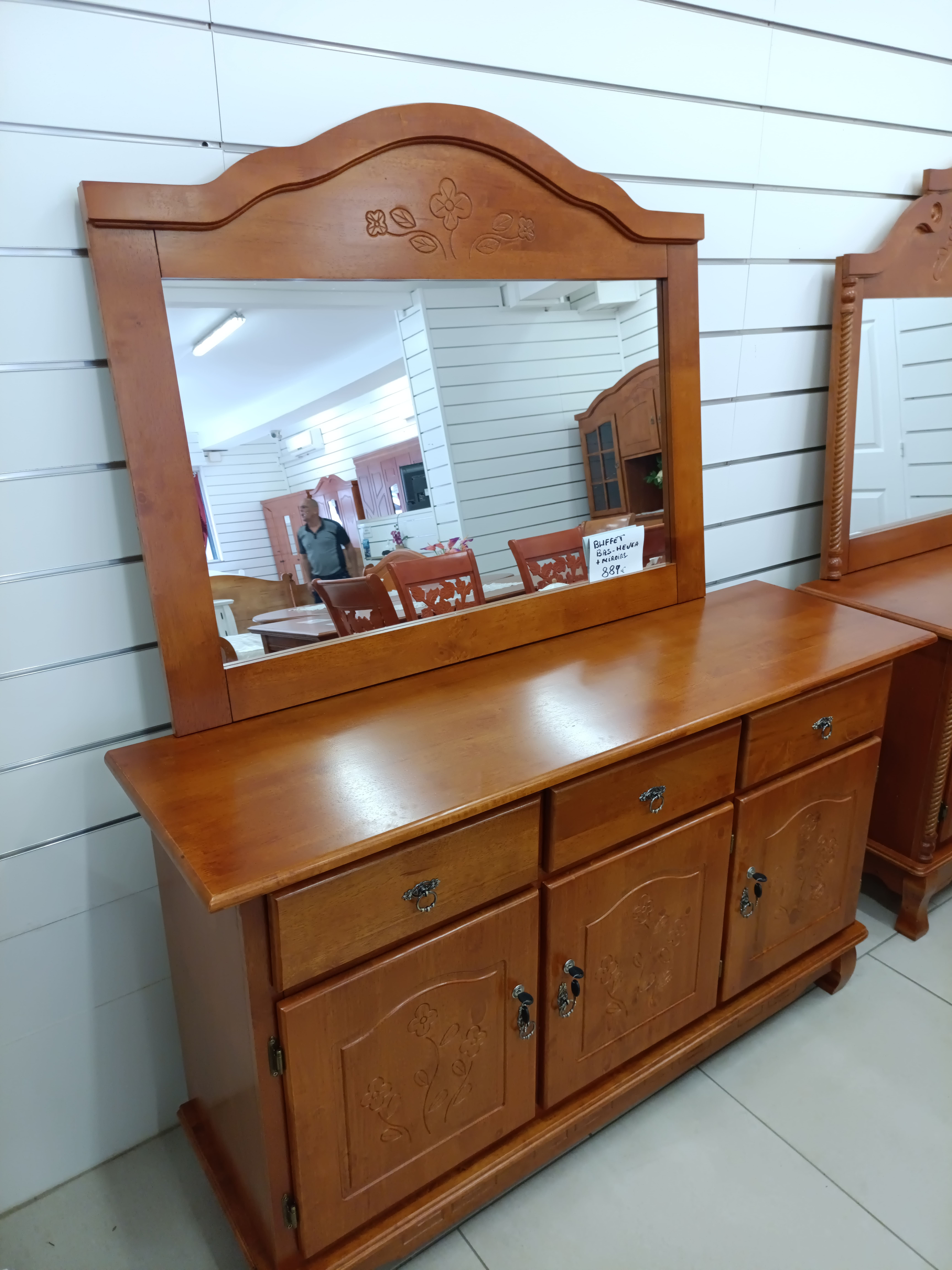 Buffet bas en h�v�a massif avec son miroir 889 La Trinit� (97)