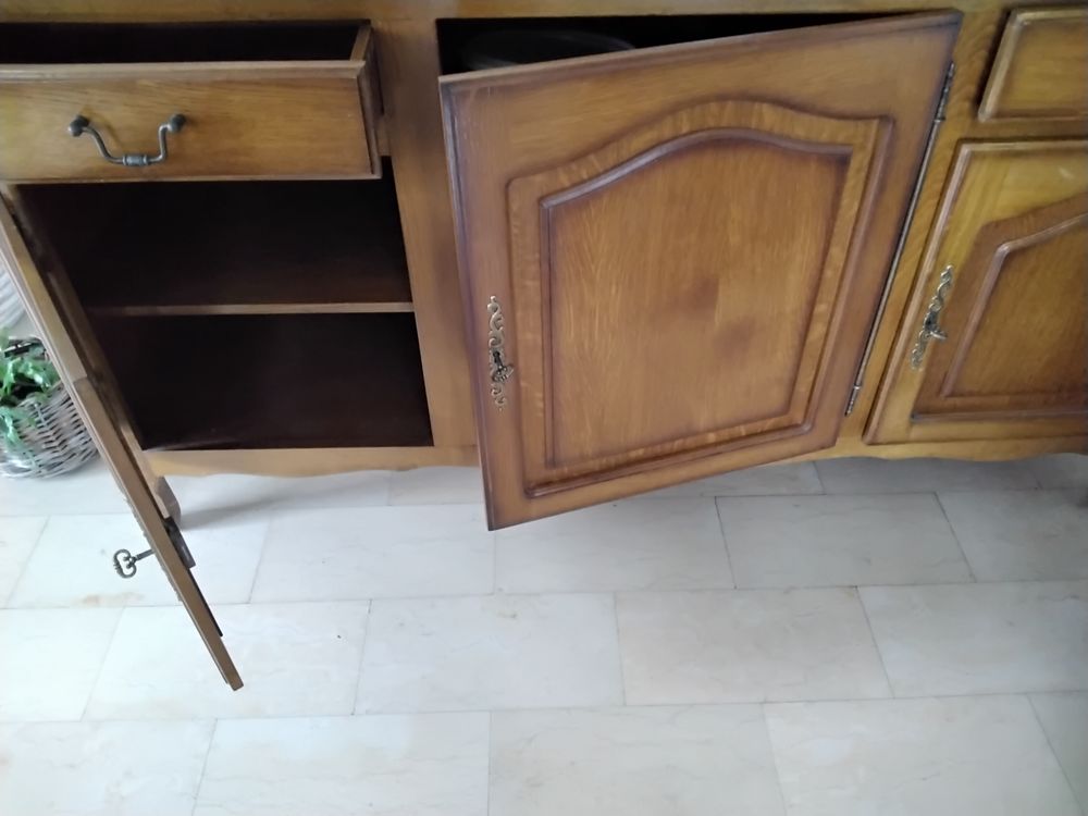  buffet bas largeur 1,80 m     haut0,94m   profondeur 0,50 m 250 Crottet (01)