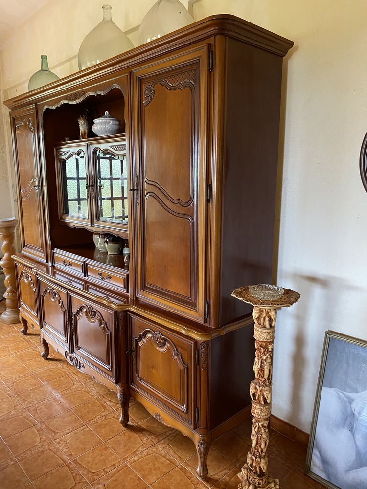 Buffet living en excellent �tat 1500
Prix n�gociable 
1500 La Trinit� (97)