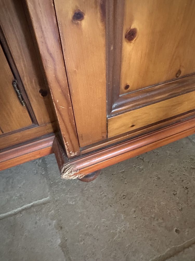 Buffet bas pin massif num�rot� 310 Ch�teaurenard (13)