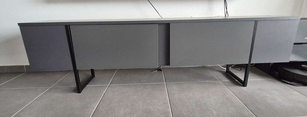 Buffet bas moderne avec portes ouvertes 100 Grandfontaine (25)