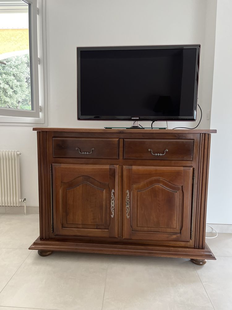 Buffet en  noyer massif. 120 Saint-Mathieu-de-Tr�viers (34)