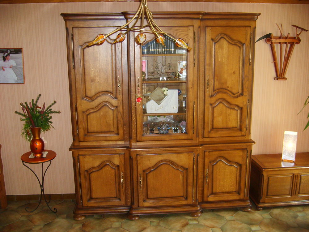 Buffet 6 portes Ch�ne massif 2 corps 470 Chailland (53)