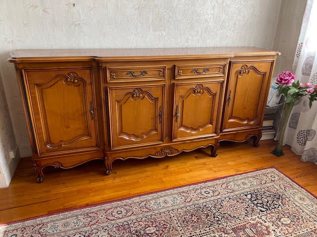 Buffet 4 portes style louis xv
150 Sannois (95)