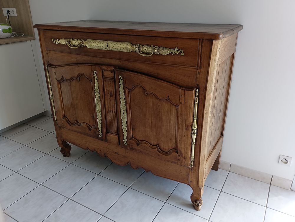 Buffet r�gional Louis XV en merisier massif 400 Chavagne (35)
