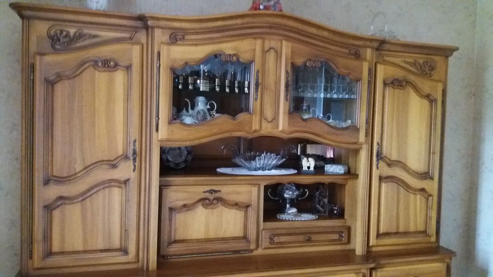 BUFFET DE SALLE NOYER MASSIF 0 Blanzy (71)