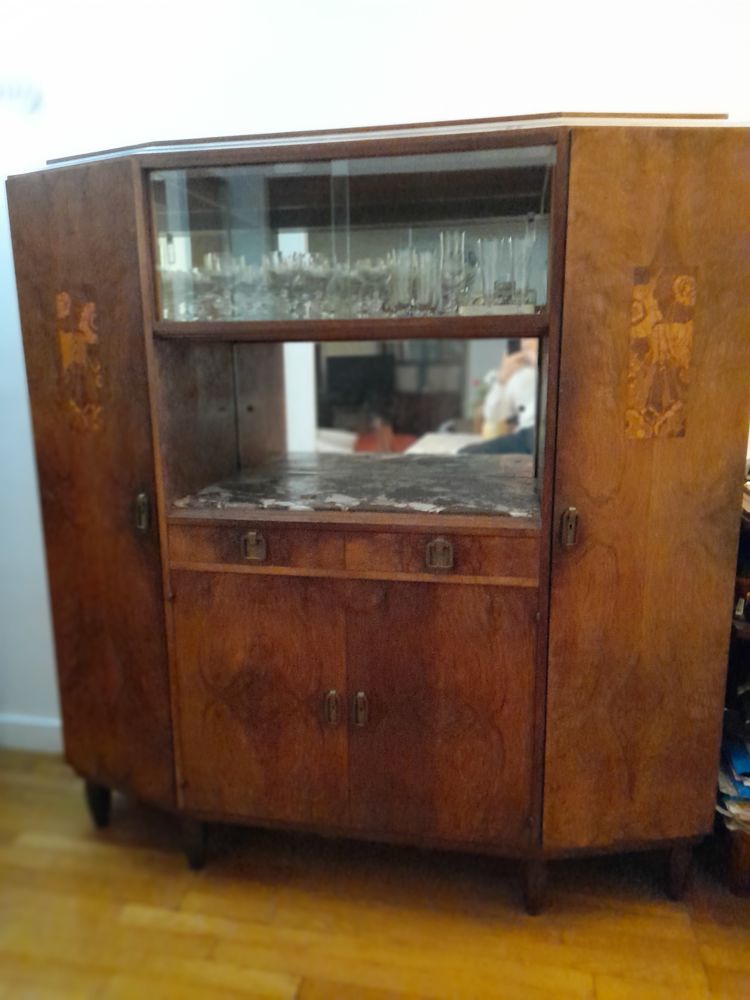 Buffet de style Art D�co (ann�es 1920). 270 Courbevoie (92)