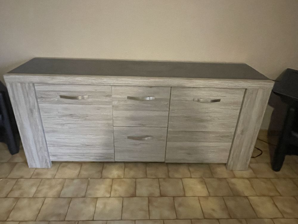 buffet en tres bon etat 100 Viviers (07)