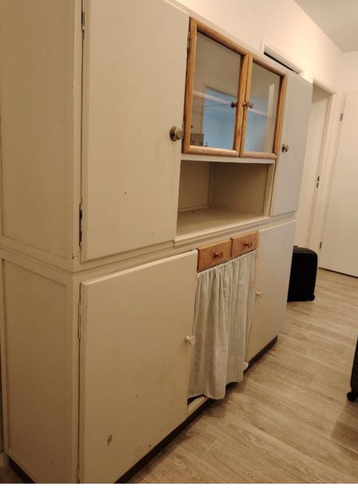 Buffet vintage 40 Mont�vrain (77)