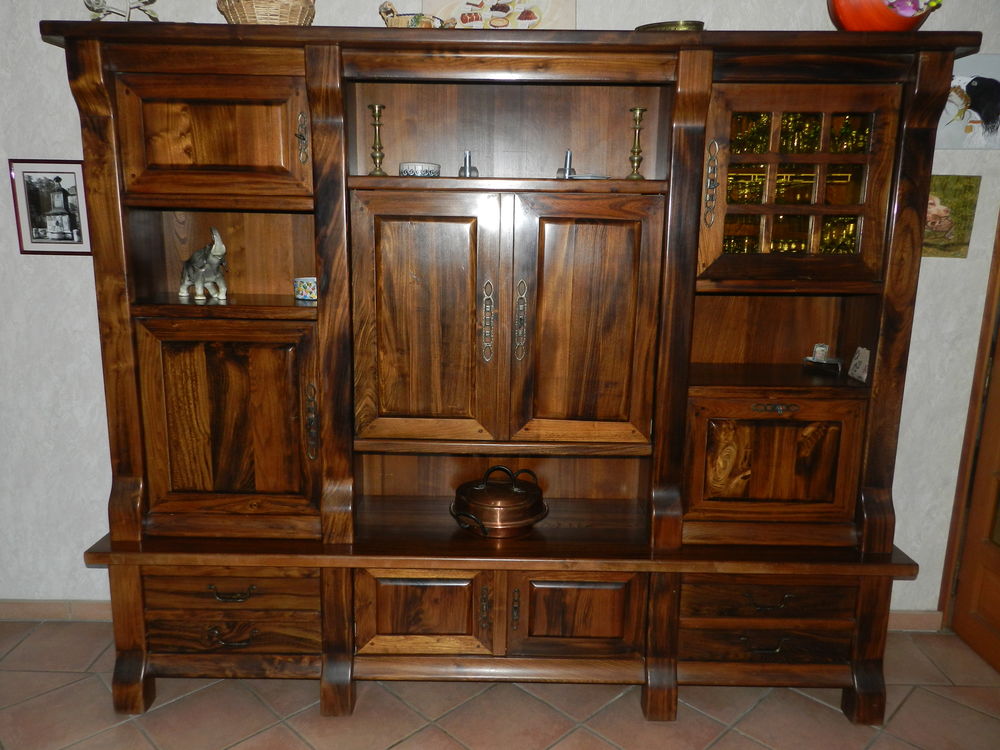 BUFFET.
300 Saint-Savin (33)