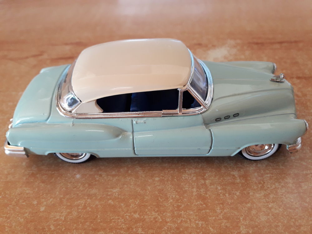 Buick 1950 cabriolet 1/43 eme dans sa boite plastique 12 Castel-Sarrazin (40)