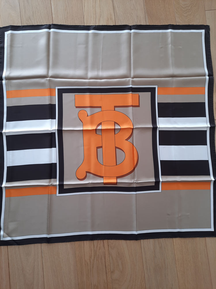 Burberry London England - Foulard 100% Soie - 90X90cm - Neuf 280 Versailles (78)