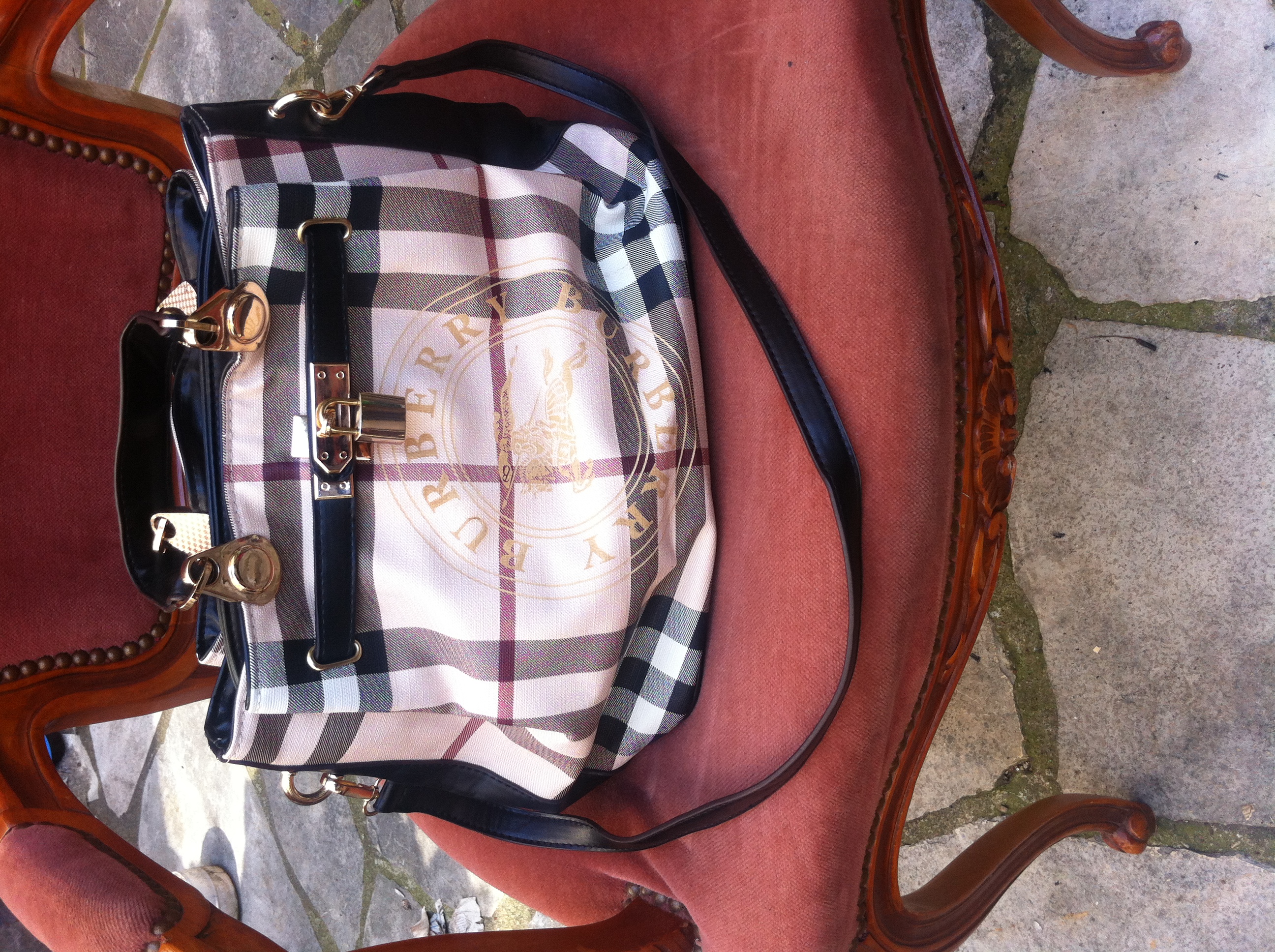 sac burberry en parfait �tat 300 Paris 20 (75)