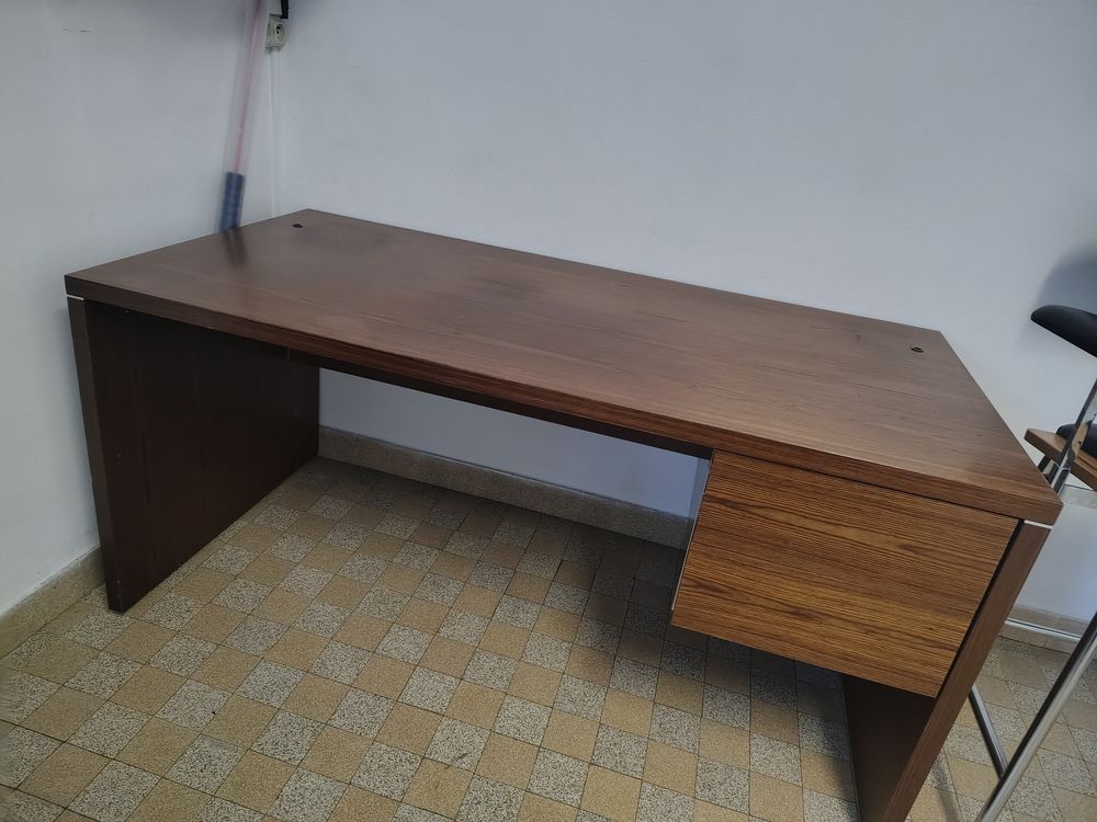Bureau 160x80cm 40 Vaison-la-Romaine (84)