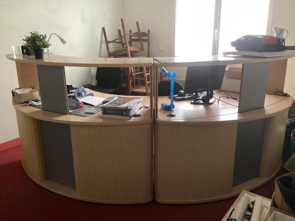 Bureau d'Accueil Demi-Circulaire Professionnel 250 Matha (17)