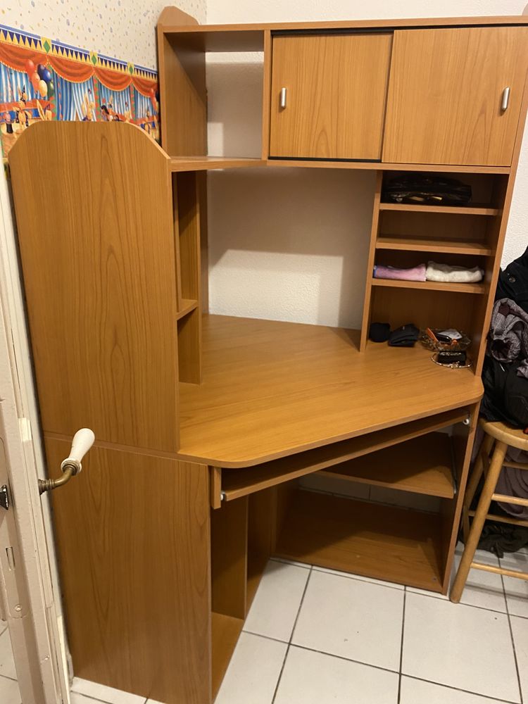 Bureau d'angle avec 14 emplacements de rangement 59 Combs-la-Ville (77)