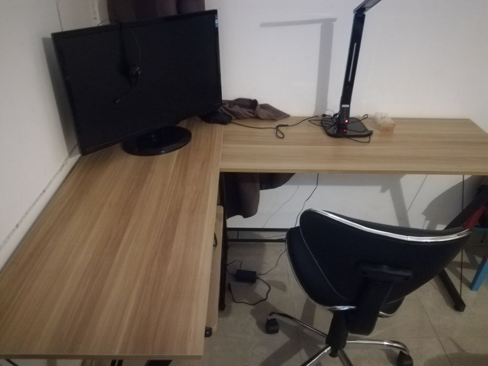 Bureau d angle 130 Arpaillargues-et-Aureillac (30)