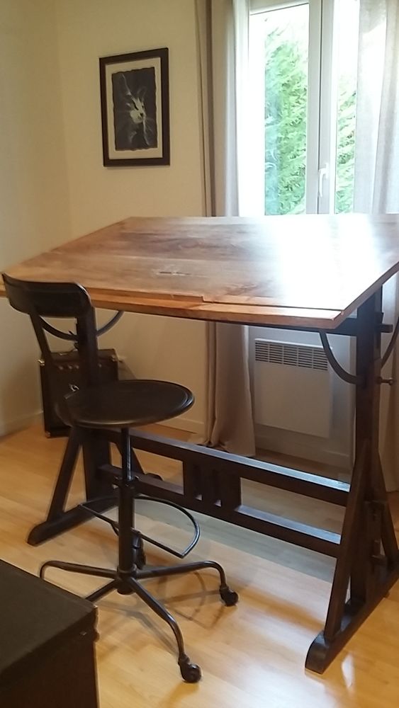 Bureau d'architecte et son tabouret 450 Saint-Paul-en-For�t (83)