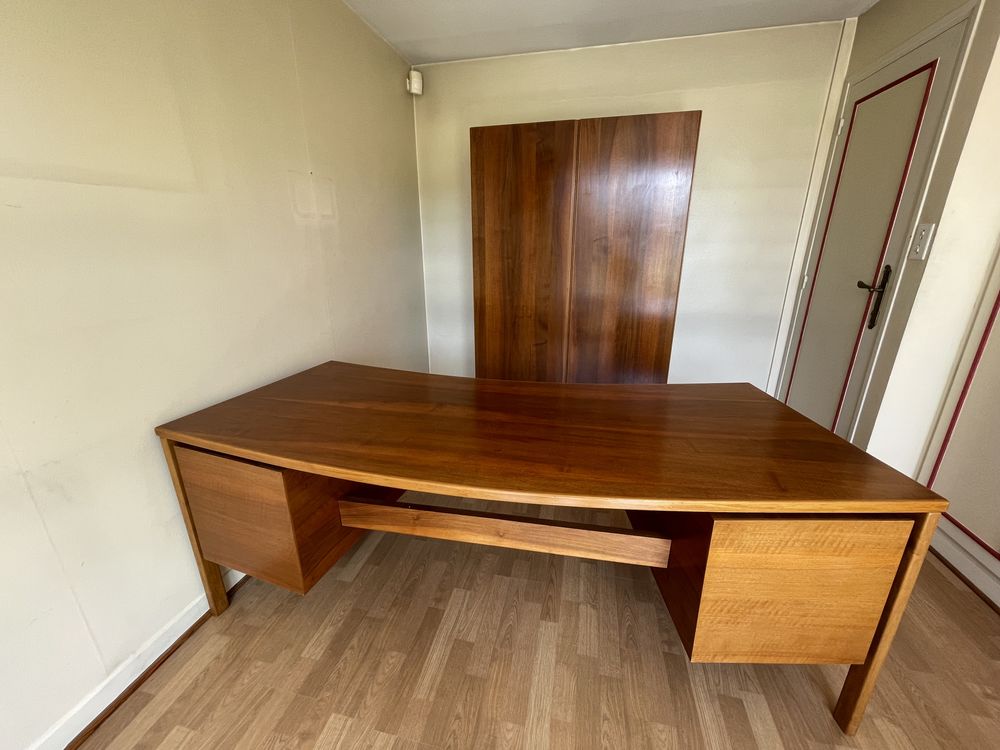 Bureau et armoire de bureau  Burwood 
2500 Saint-Quentin (02)