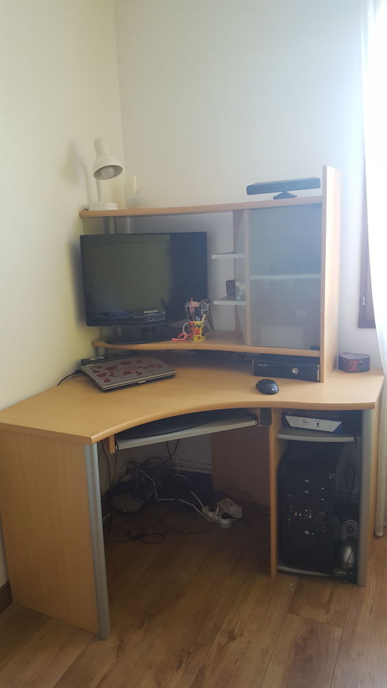 Bureau avec rangements 75 Jouy-le-Moutier (95)